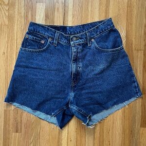 Vtg Levi’s 550 shorts - dark wash